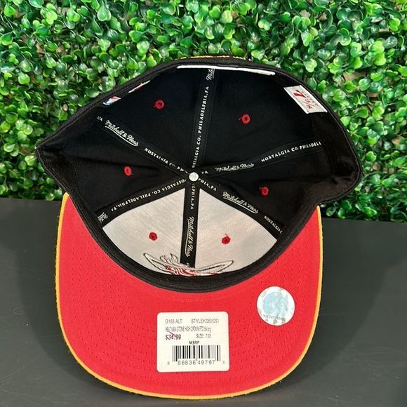 NWT Mitchell & Ness Black & Yellow Miami Heat Fitted Hat, Size 7 3/8! - Picture 4 of 8